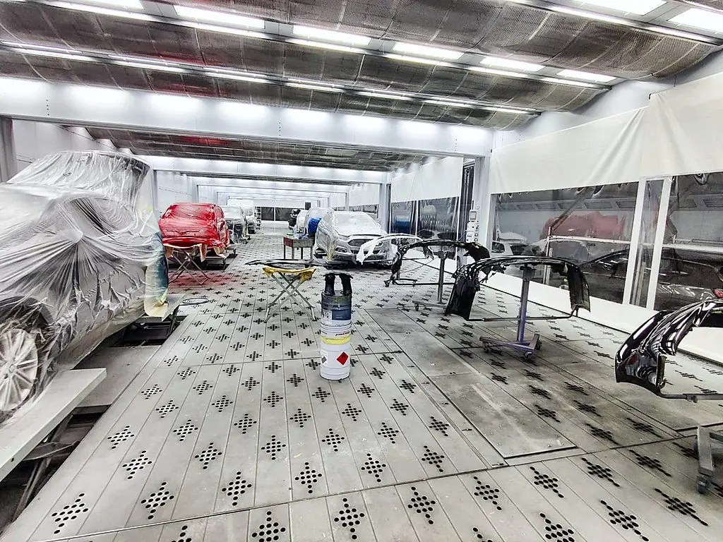 Aire de préparation – atelier CFK Carrosserie à Mérignac