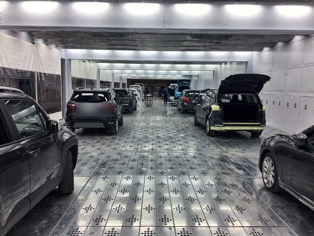 Véhicules en préparation – atelier CFK Carrosserie à Mérignac