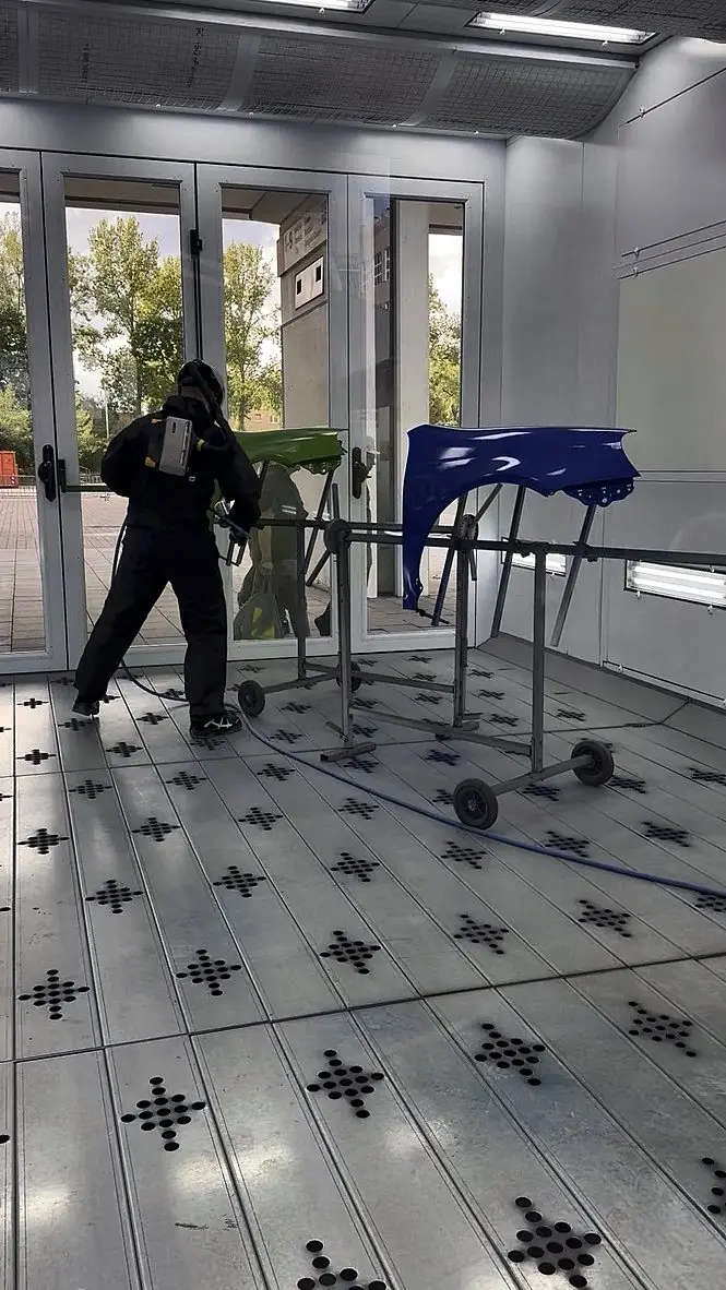 Peinture des éléments – atelier CFK Carrosserie à Mérignac