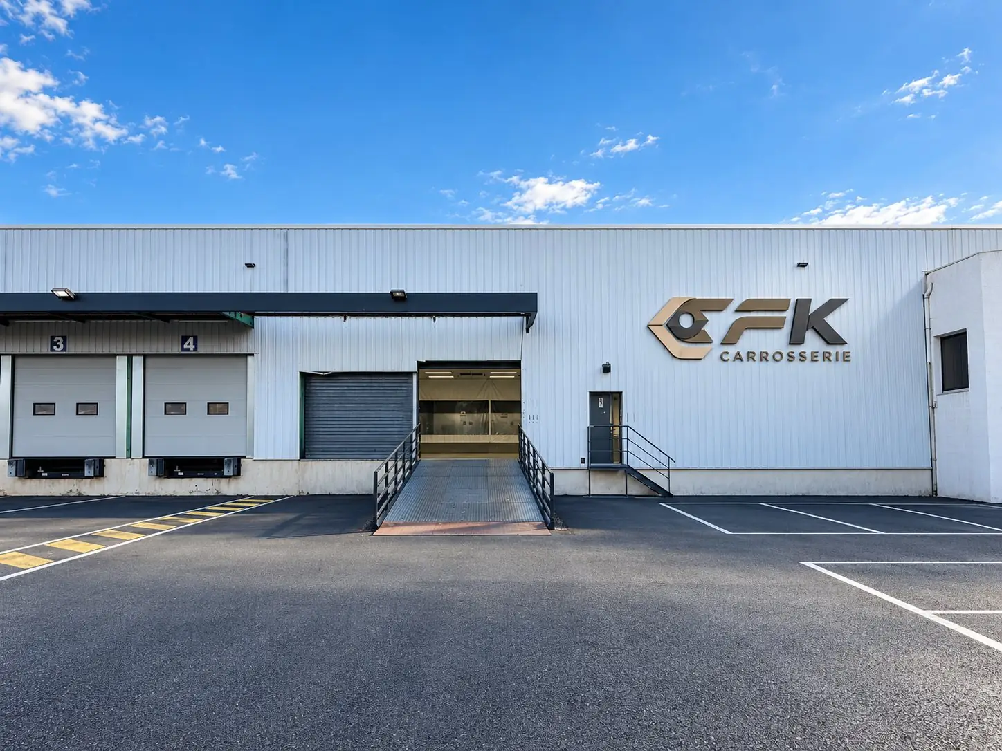 Façade de l'atelier CFK Carrosserie à Mérignac